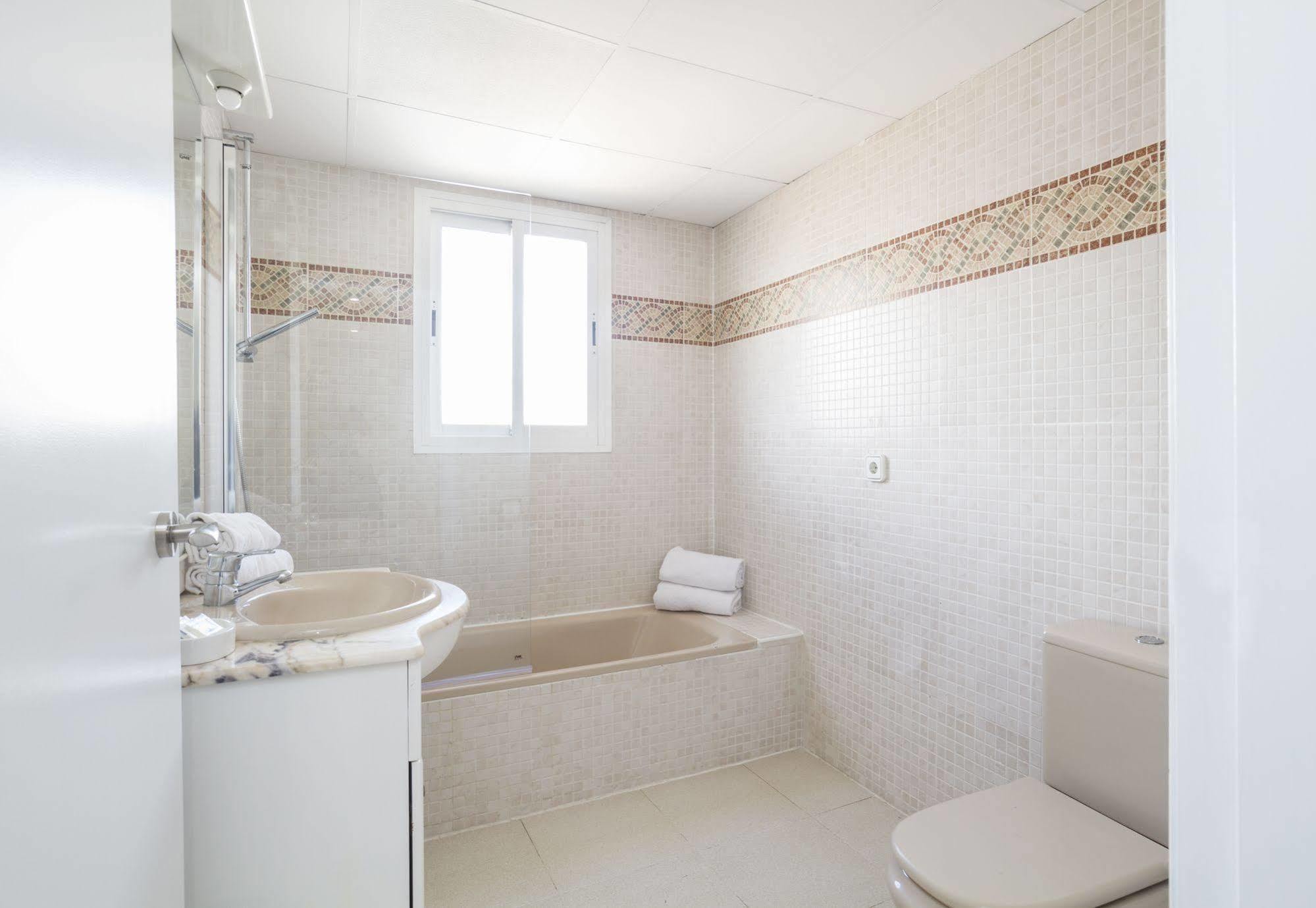 Apartamentos Intersalou Priorat Extérieur photo